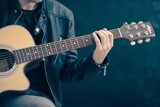 Comment bien choisir sa guitare ?