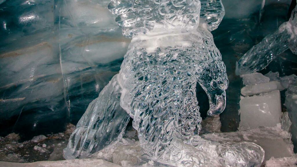 Une sculpture de glace